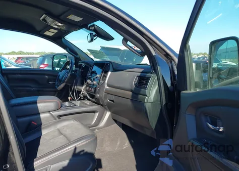 2021 Nissan Titan Pro-4X 4X4 z USA, uszkodzony, nr VIN 1N6AA1ED0MN516254